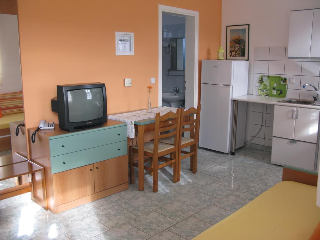 Seaview Aparthotel Néa Potídea Kültér fotó