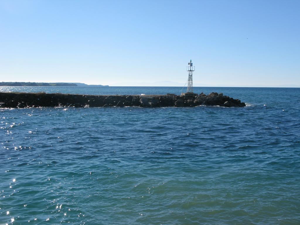 Seaview Aparthotel Néa Potídea Kültér fotó