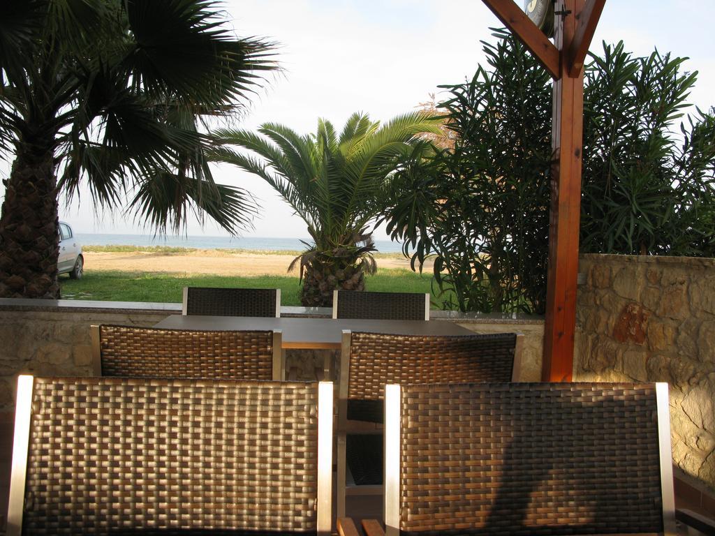 Seaview Aparthotel Néa Potídea Kültér fotó